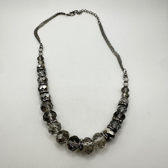 16" Clear and gray faceted crystal beads with rhinestone accent necklace! - Picture 7 of 10